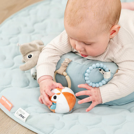 Tummy Time Aktivitetskudde Playground Blue – Done by Deer