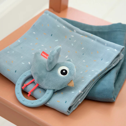 Sensorisk Skallra med Biting Birdee Blå – Done by Deer